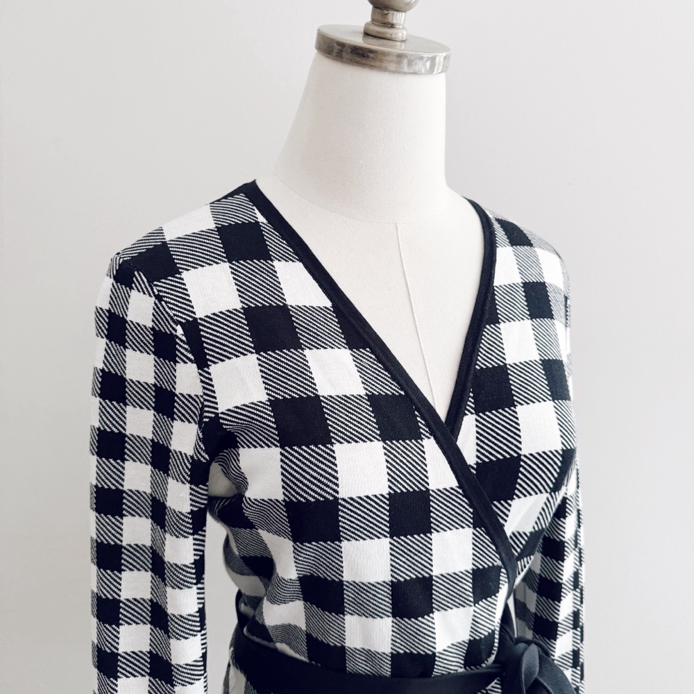 Diane Von Furstenberg Black and White Checked Wrap Sweater - Picture 3 of 9